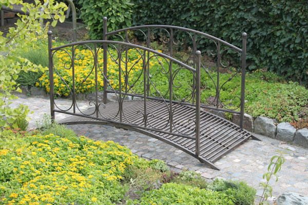 Gartenbrücke Dukono Stahl schwarzbraun von mutoni pleasure