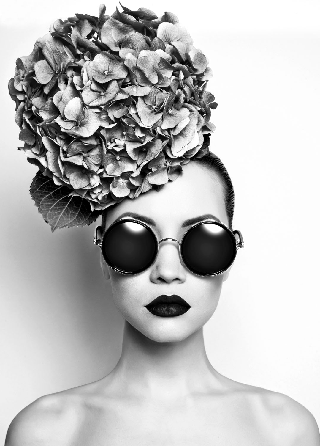queence Acrylglasbild »Frau mit Blumenhut« von queence