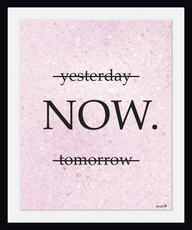 queence Bild »NOW.«, Schriftzüge-Schriftzug-Sprüche & Texte-Motivationsbilder, (1 St.), HD Premium Poster-Druck inkl. Holzrahmen von queence