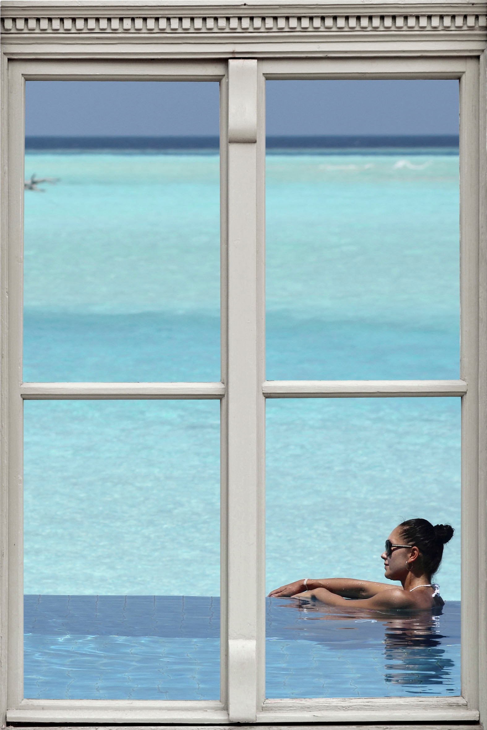queence Wandsticker »Frau im Pool«, Wandsticker, Wandbild, selbstklebend, 3D, Fenster queence Wandsticker »Frau im Pool«, Wandsticker, Wandbild, selbstklebend, 3D, Fenster von queence