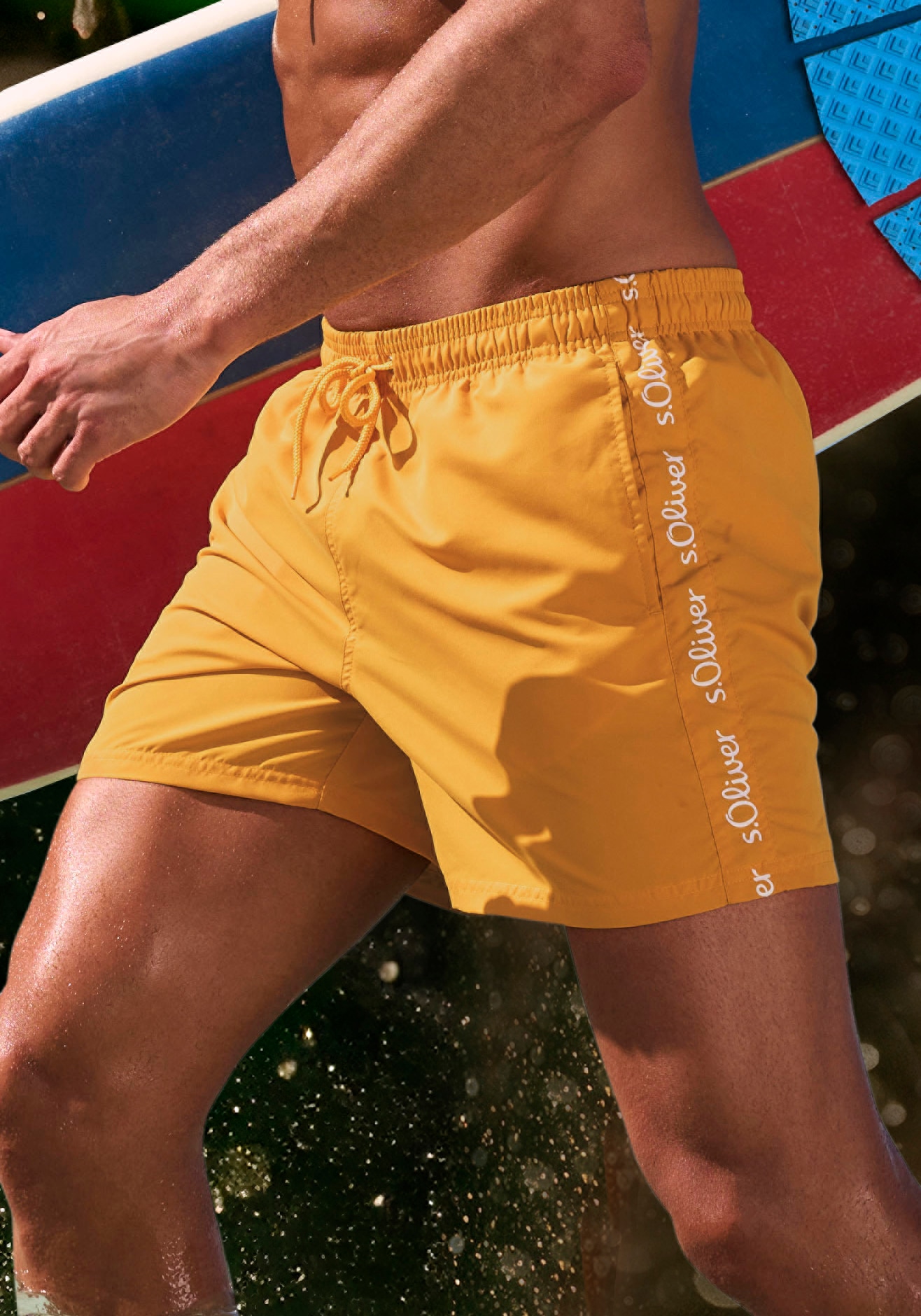 s.Oliver Badeshorts, mit Markenschriftzügen von s.Oliver