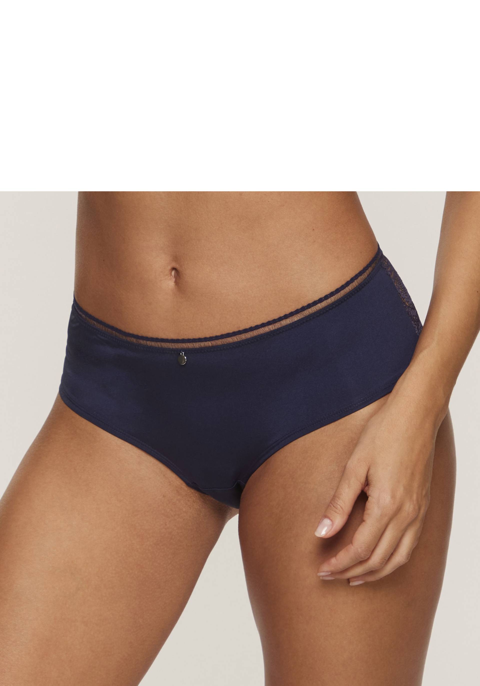 s.Oliver Panty »Pauline«, aus feiner Spitze und weichem Microtouch-Material s.Oliver Panty »Pauline«, aus feiner Spitze und weichem Microtouch-Material von s.Oliver