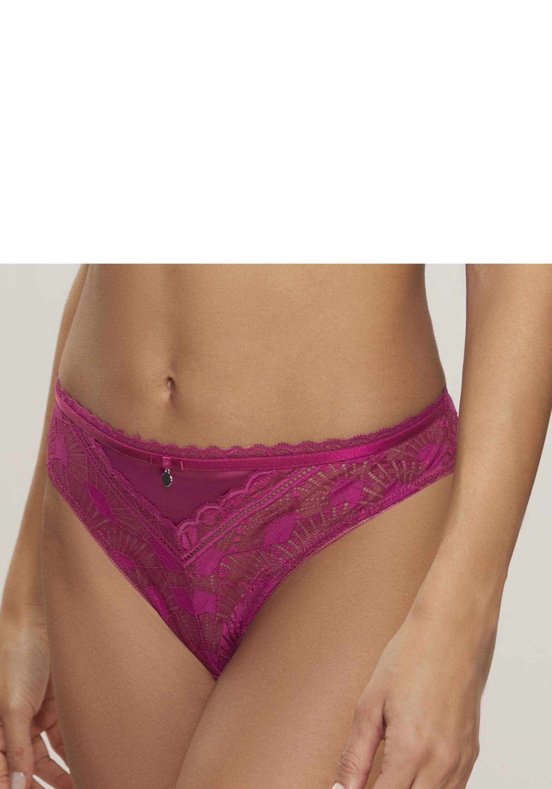 s.Oliver Stringpanty »Adèle«, aus blickdicht unterlegter, graphischer Spitze s.Oliver Stringpanty »Adèle«, aus blickdicht unterlegter, graphischer Spitze von s.Oliver