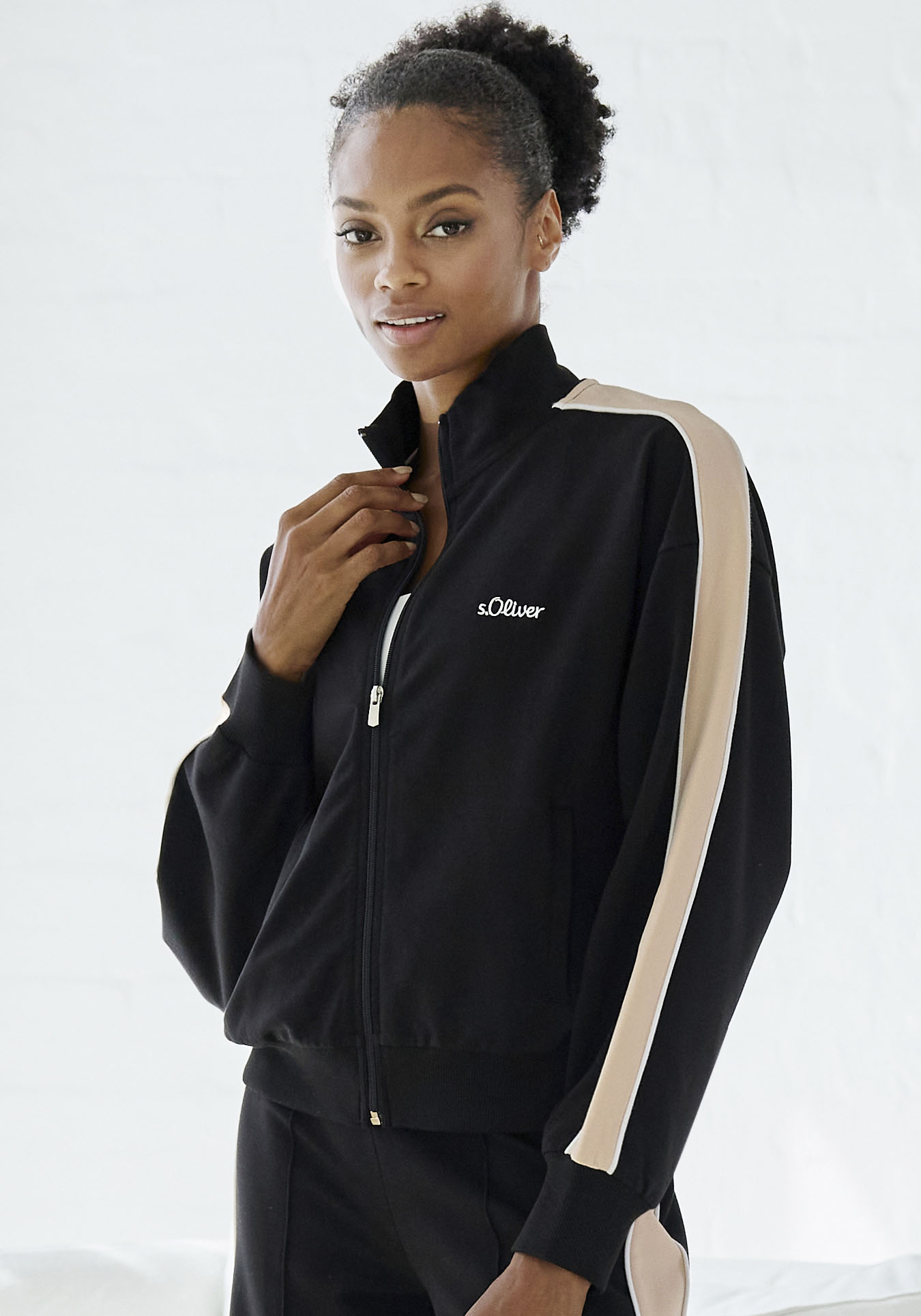 s.Oliver Sweatjacke, mit Reissverschluss und Kontrast Einsätzen, Loungewear s.Oliver Sweatjacke, mit Reissverschluss und Kontrast Einsätzen, Loungewear von s.Oliver