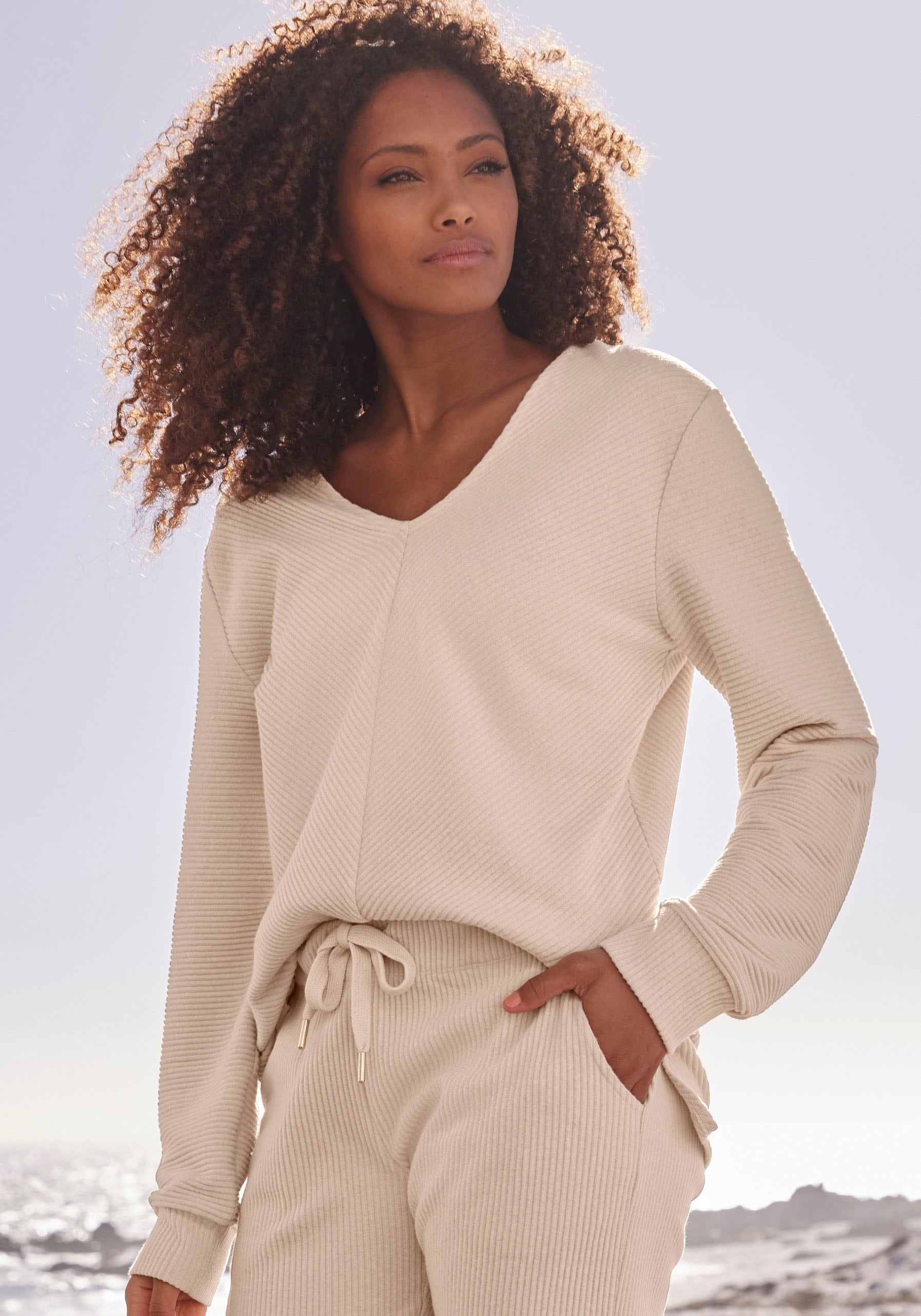 s.Oliver Sweatshirt, Langarmshirt mit V-Ausschnitt und weiche Rippbündchen, Loungewear s.Oliver Sweatshirt, Langarmshirt mit V-Ausschnitt und weiche Rippbündchen, Loungewear von s.Oliver