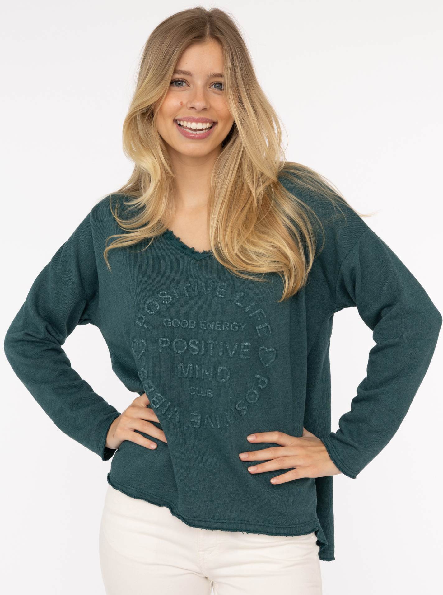 Zwillingsherz Sweatshirt »"Positive Mind"«, Mit V-Ausschnitt im Used Look und Stempeldruck von zwillingsherz